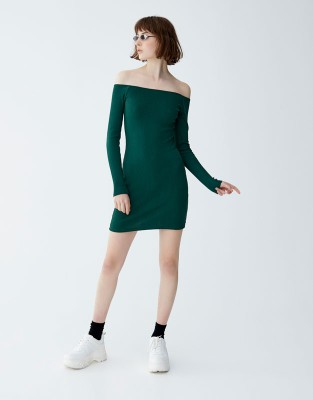 PRĄŻKOWANA SUKIENKA OFF SHOULDER (M)