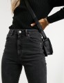 CZARNE MOM JEANS KIESZENIE (W25L32)