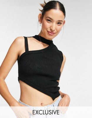 Czarny asymetryczny top (40)