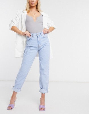 Jasnoniebieskie mom jeans (25/32)