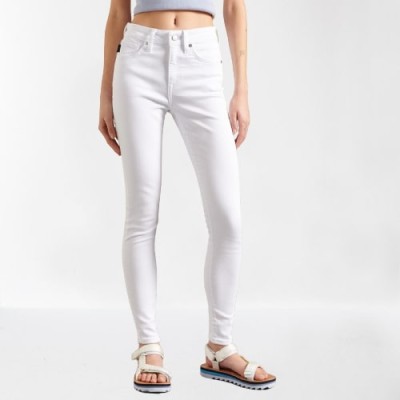 Białe jeansy rurki (28)