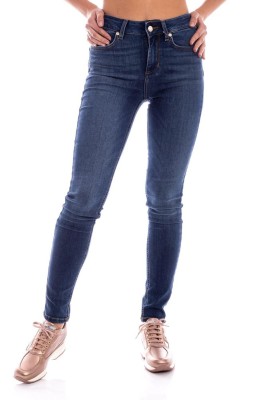 Niebieskie jeansy rurki (25/30)