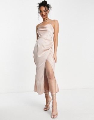 Jasnoróżowa sukienka rozcięcie (38)