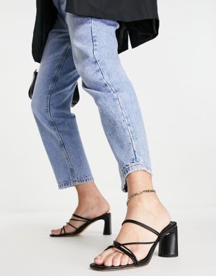 Czarne klapki kwadratowy nosek (40)