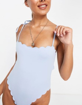 Błękitny strój kąpielowy (42)