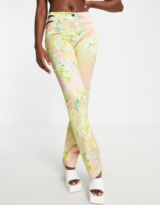 Kolorowe spodnie floral print (36)
