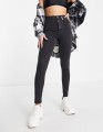 Czarne jeansy rurki (25)
