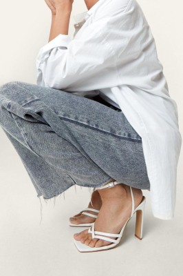 Białe sandały sprzączka (40)