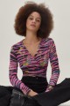 Wzorzysty kopertowy top (40)