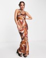 Kolorowa satynowa sukienka maxi (38)