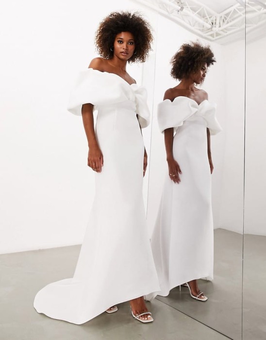 Śmietankowa suknia off shoulder (44)