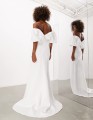 Śmietankowa suknia off shoulder (44)
