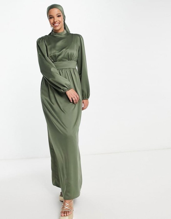 Khaki satynowa sukienka maxi (36)