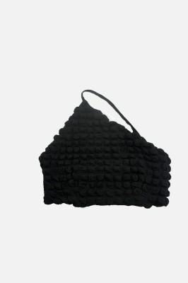 Czarny teksturowany top jedno ramię (36)