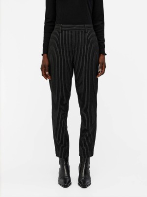 Czarne spodnie wzór paski (42)