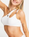 Biała asymetryczna góra bikini (40)