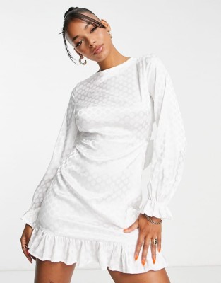 Biała satynowa sukienka mini (38)