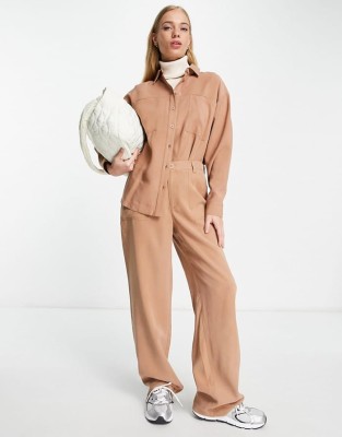 Jasnobrązowe proste spodnie (42)