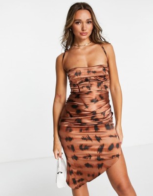 Brązowa satynowa sukienka wzór (44)