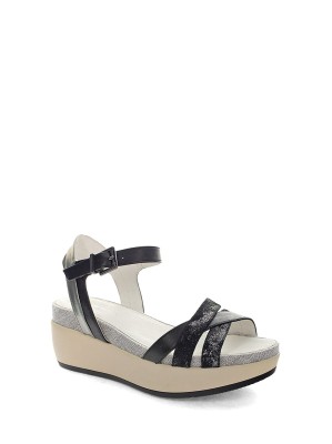 Czarne sandały koturna (41)