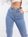 Niebieskie mom jeans guziki (27)