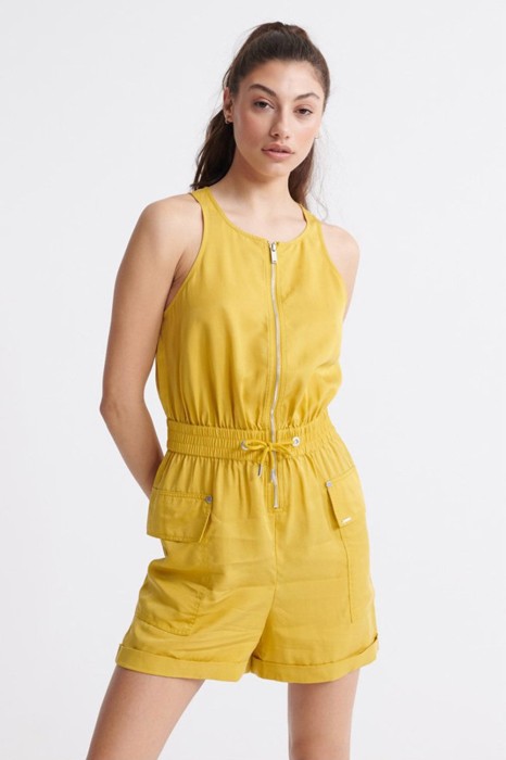 Musztardowy krótki kombinezon (34)