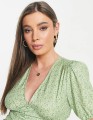 Stradivarius – Satynowa bluzka z romantycznym wzorem__yyth.jpg