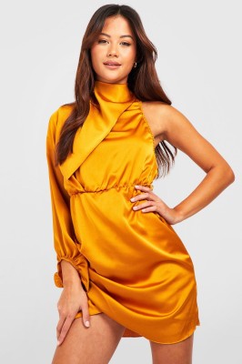 Satynowa asymetryczna sukienka (40)