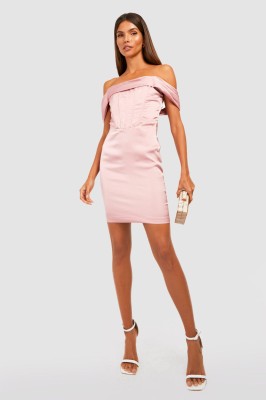 Różowa satynowa sukienka (42)