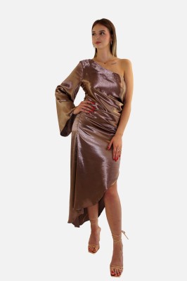 Czekoladowa satynowa sukienka maxi (40)