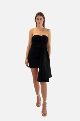 Czarna mini sukienka pasek (M)