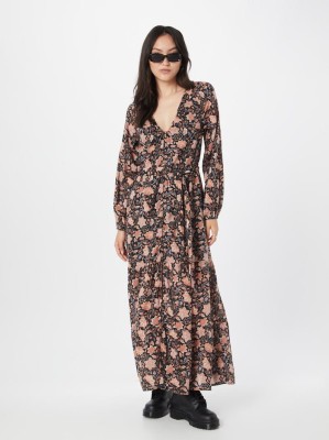 Czarna sukienka wzór v neck (M)