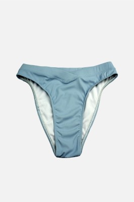 Błękitne figi od bikini (36)