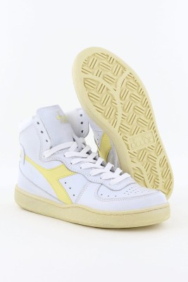 Białe sneakersy wiązane logo (38)