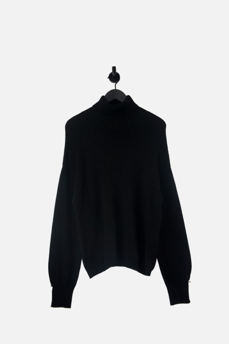 Czarny sweter golf