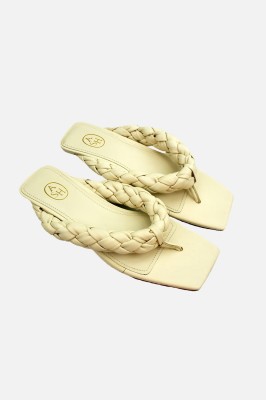 Jasnobeżowe klapki obcas (38)