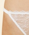 Białe koronkowe stringi (34)