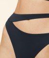 Czarne stringi cut out (42)