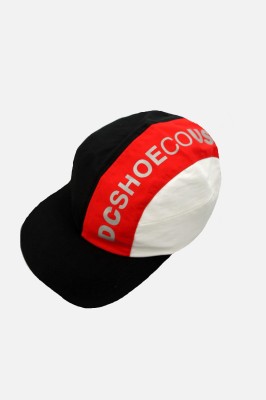 Trójkolorowa czapka daszek