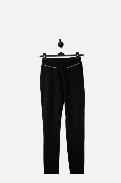Czarne legginsy zamki