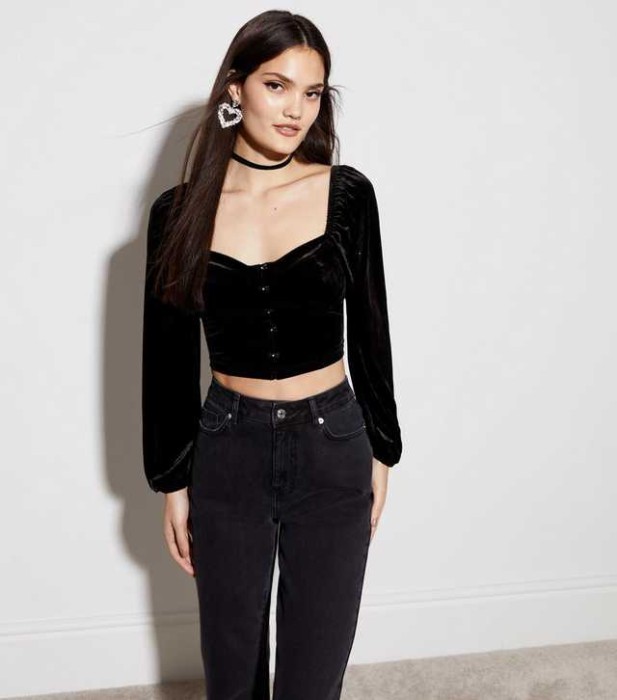 black-velvet-sweetheart-long-sleeve-crop-top (3).jpg