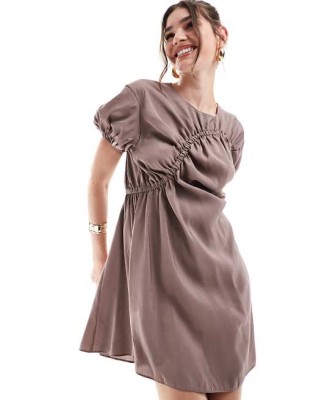 Brązowa sukienka marszczenia (44)