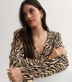Jasnobeżowa bluzka wzór v neck (36)