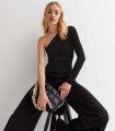 Czarna bluzka one shoulder (34)