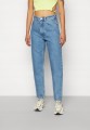 Niebieskie mom jeans high waist (24/32)
