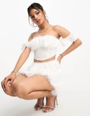 Biały top odkryte ramiona (40)