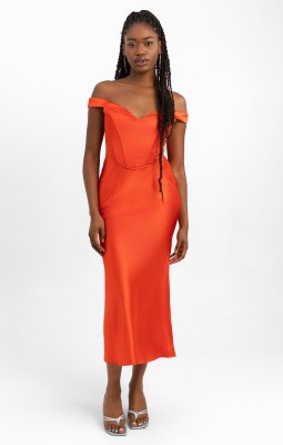 Czerwona satynowa sukienka (40)