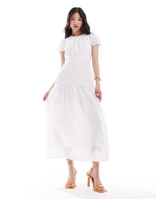 Biała ażurowa sukienka midi (36)