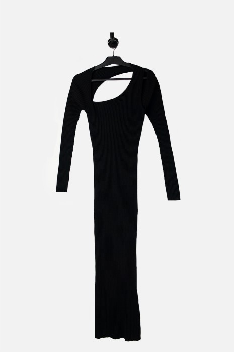 Czarna dzianinowa sukienka cut out