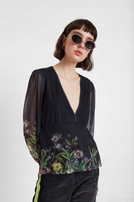 Czarna bluzka v neck nadruk (M)